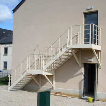 Inline stairs Inline stairs for fire evacuation, hanging from the wall.